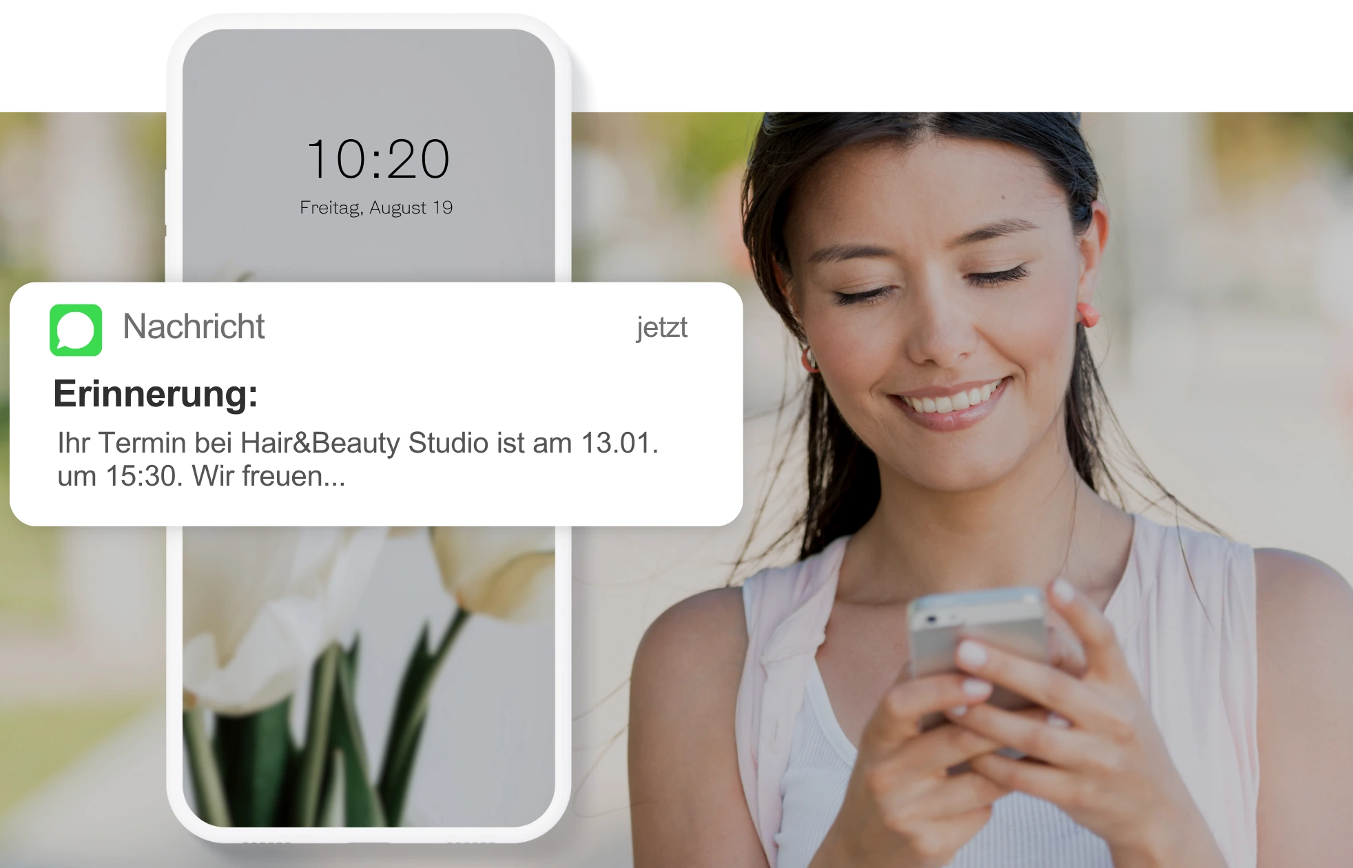 Ein Smartphone mit einer SMS-Terminerinnerung auf dem Display